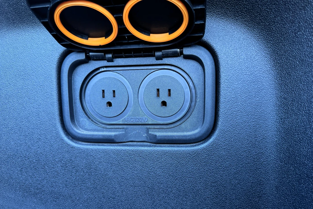 2023 Rivian R1T - Image 24 of 31