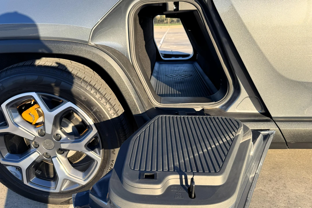 2023 Rivian R1T - Image 27 of 31