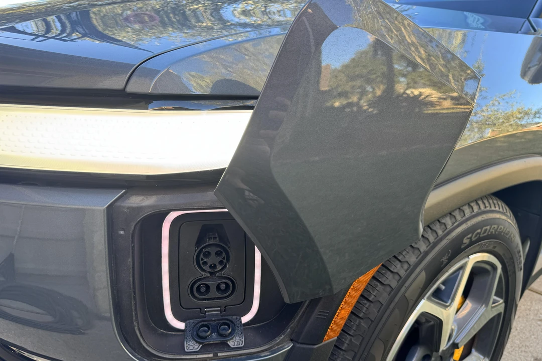 2023 Rivian R1T - Image 17 of 31