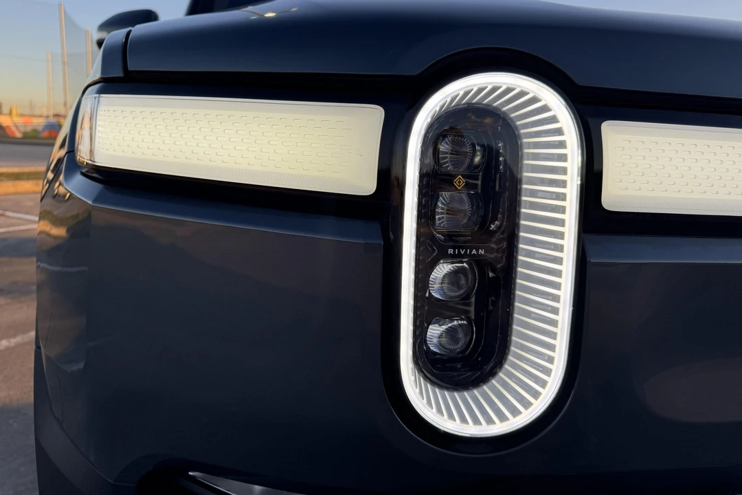 2023 Rivian R1T - Image 14 of 31