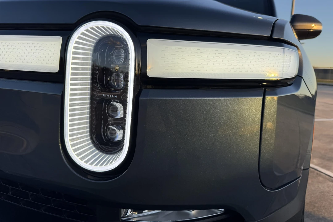 2023 Rivian R1T - Image 16 of 31