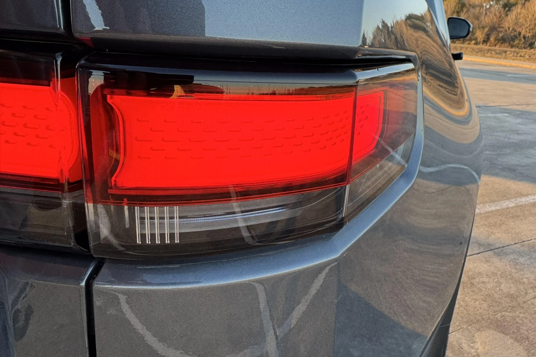 2023 Rivian R1T - Image 25 of 31