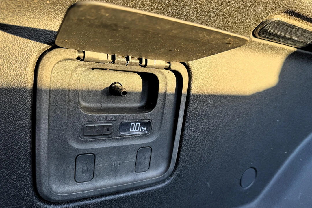 2023 Rivian R1T - Image 23 of 31
