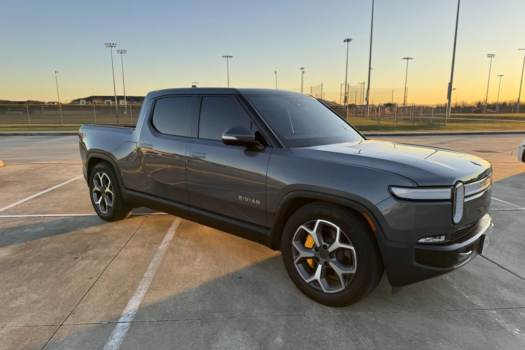 2023 Rivian R1T - Image 12 of 31