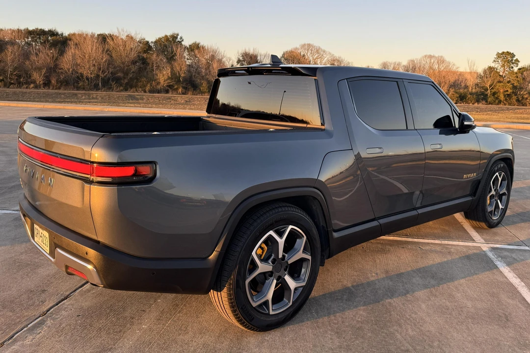 2023 Rivian R1T - Image 4 of 31