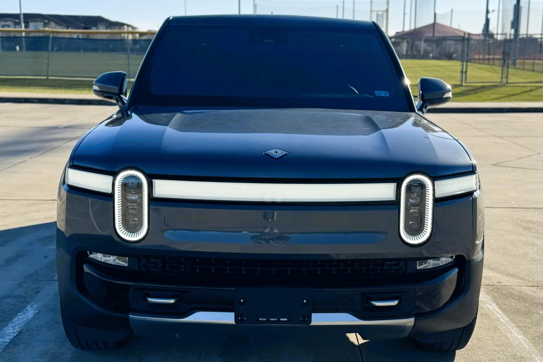 2023 Rivian R1T - Image 2 of 31