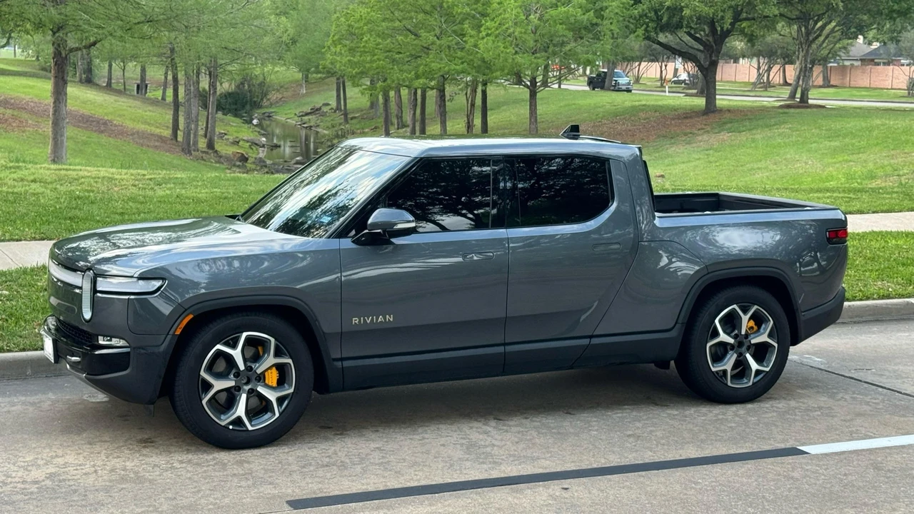 2023 Rivian R1T - Image 7 of 31