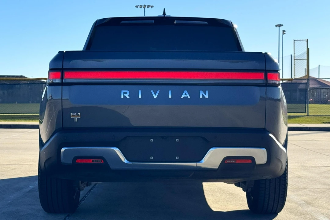 2023 Rivian R1T - Image 5 of 31