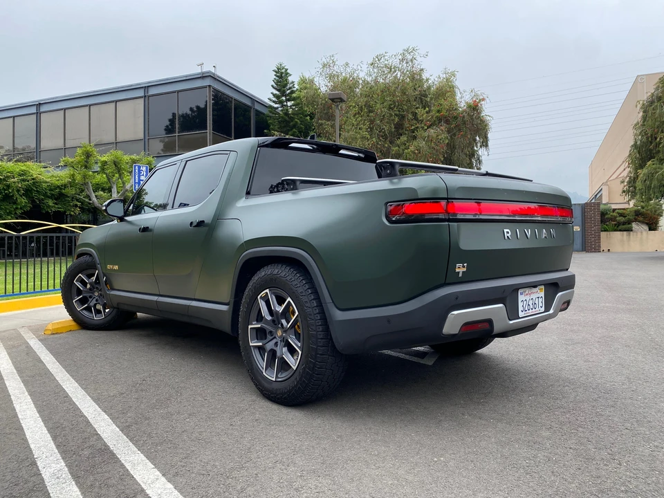 2023 Rivian R1T - Image 8 of 31