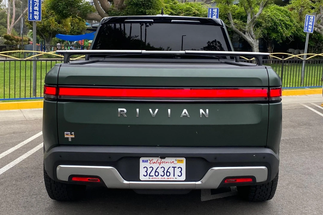 2023 Rivian R1T - Image 5 of 31