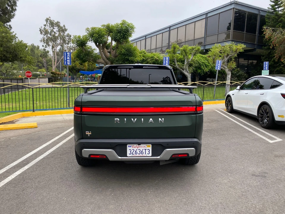 2023 Rivian R1T - Image 13 of 31