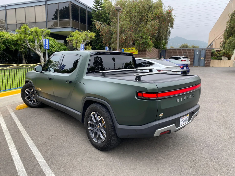 2023 Rivian R1T - Image 10 of 31