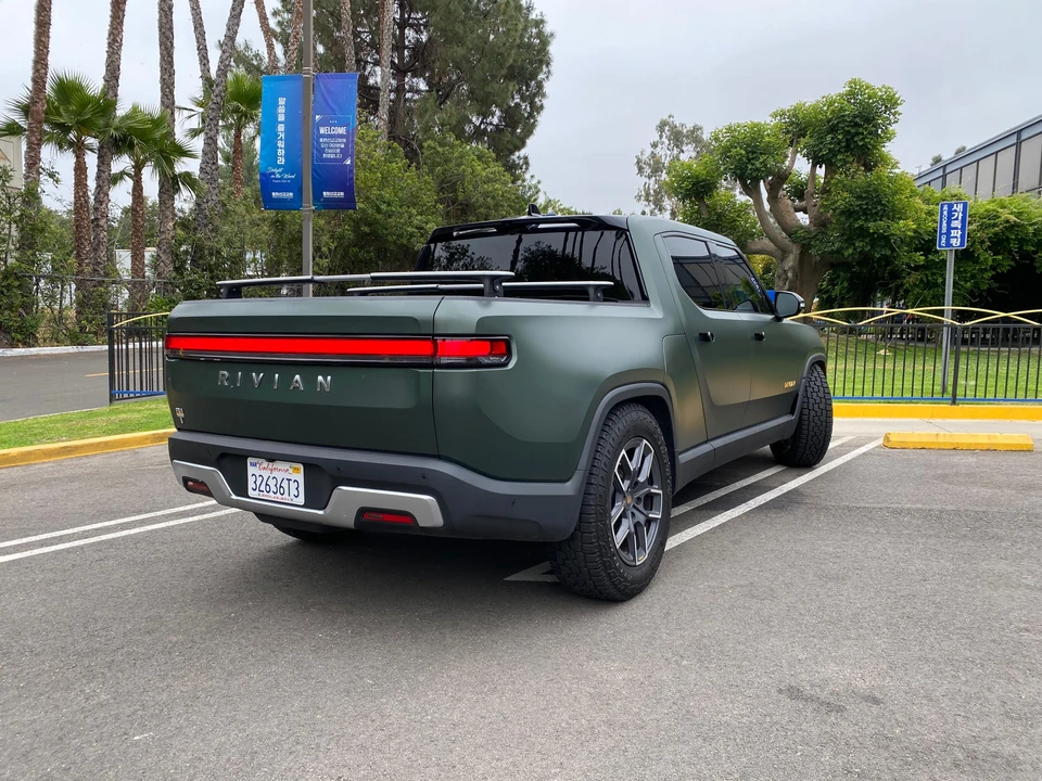 2023 Rivian R1T - Image 16 of 31