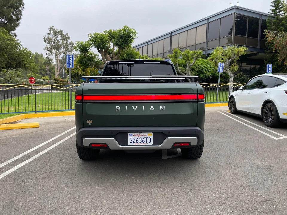 2023 Rivian R1T - Image 11 of 31