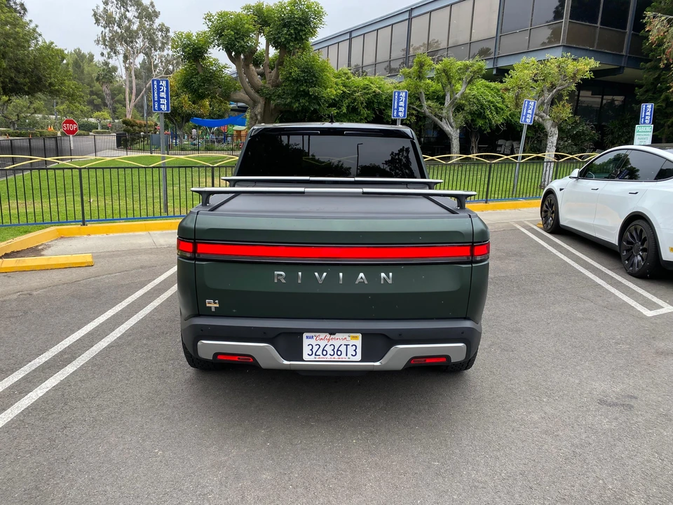 2023 Rivian R1T - Image 14 of 31