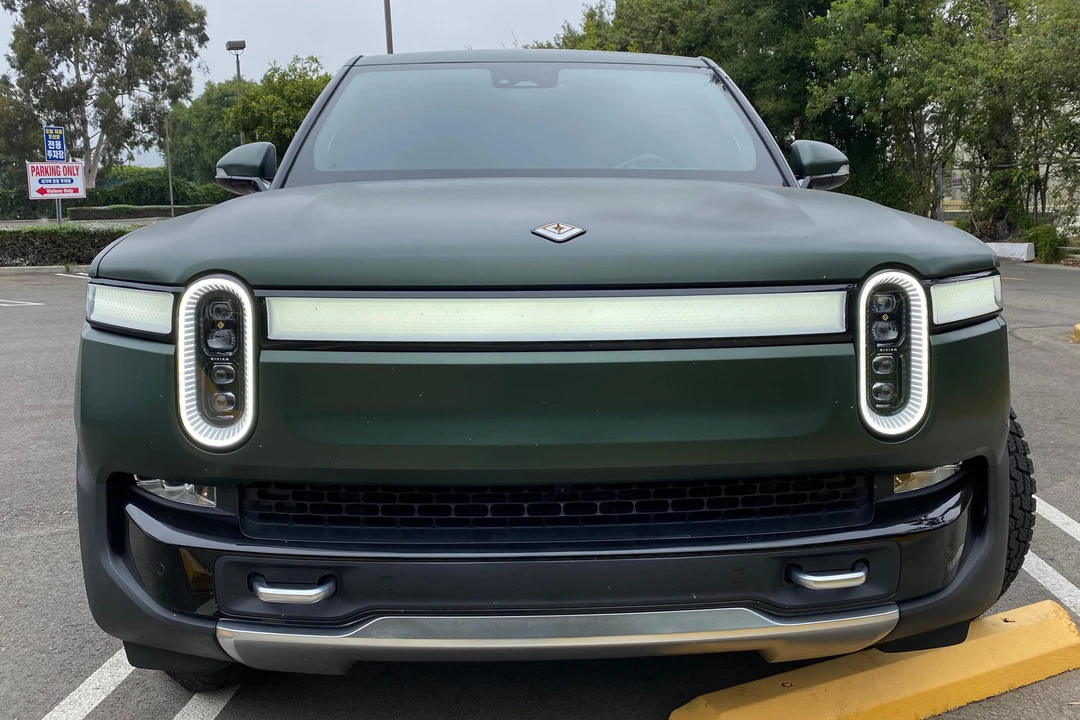 2023 Rivian R1T - Image 2 of 31