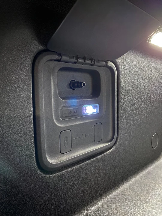 2023 Rivian R1T - Image 23 of 31
