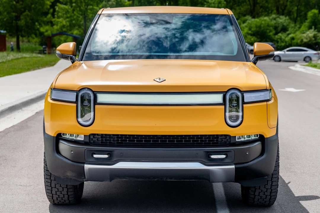 2023 Rivian R1T - Image 2 of 31