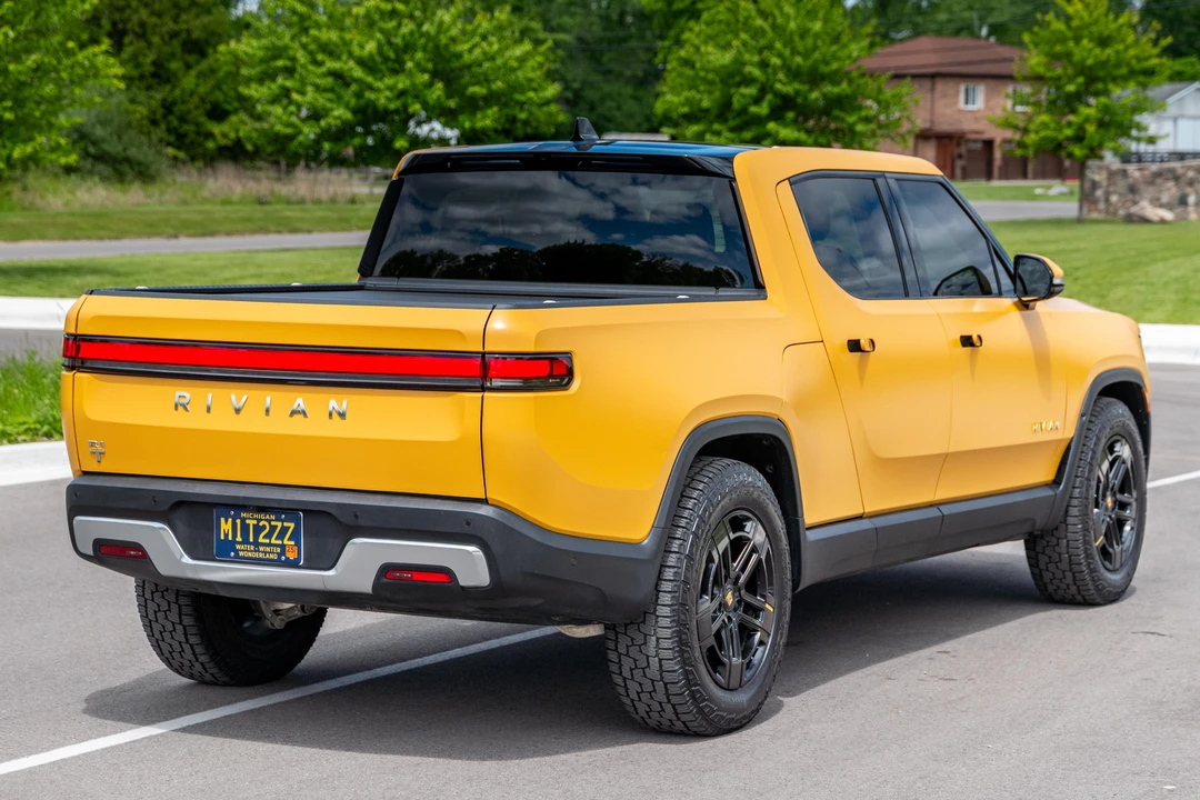 2023 Rivian R1T - Image 9 of 31
