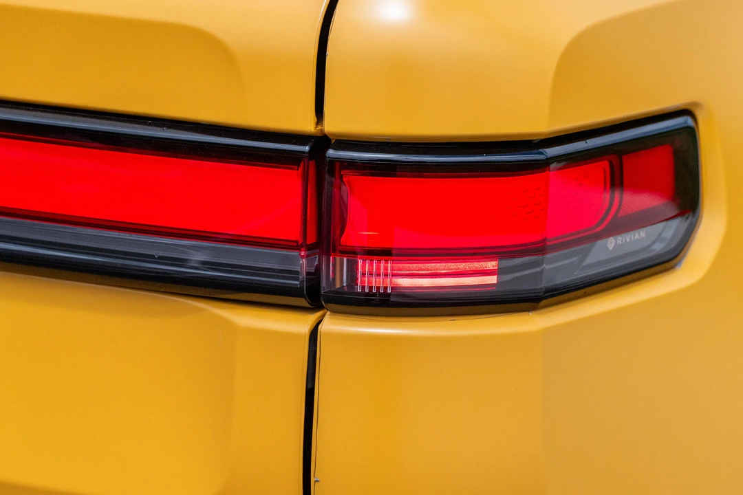 2023 Rivian R1T - Image 27 of 31