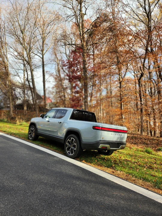 2023 Rivian R1T - Image 17 of 31