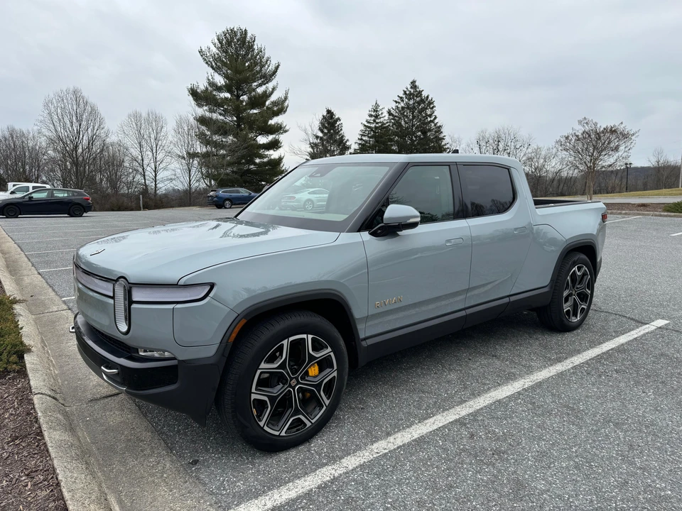 2023 Rivian R1T - Image 10 of 31