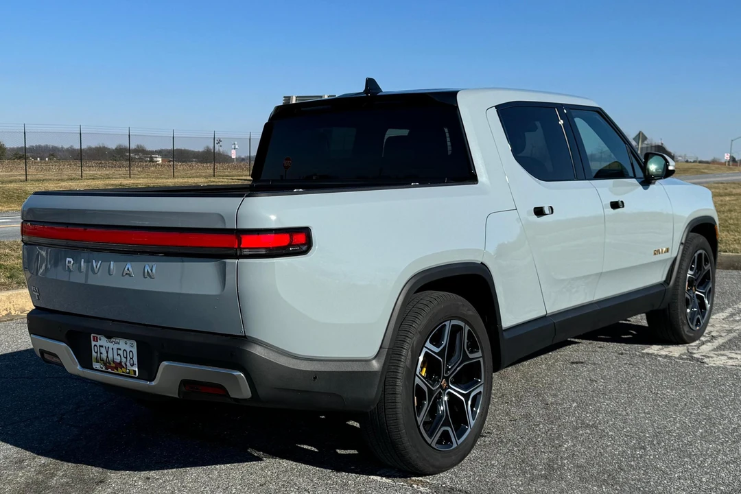 2023 Rivian R1T - Image 4 of 31