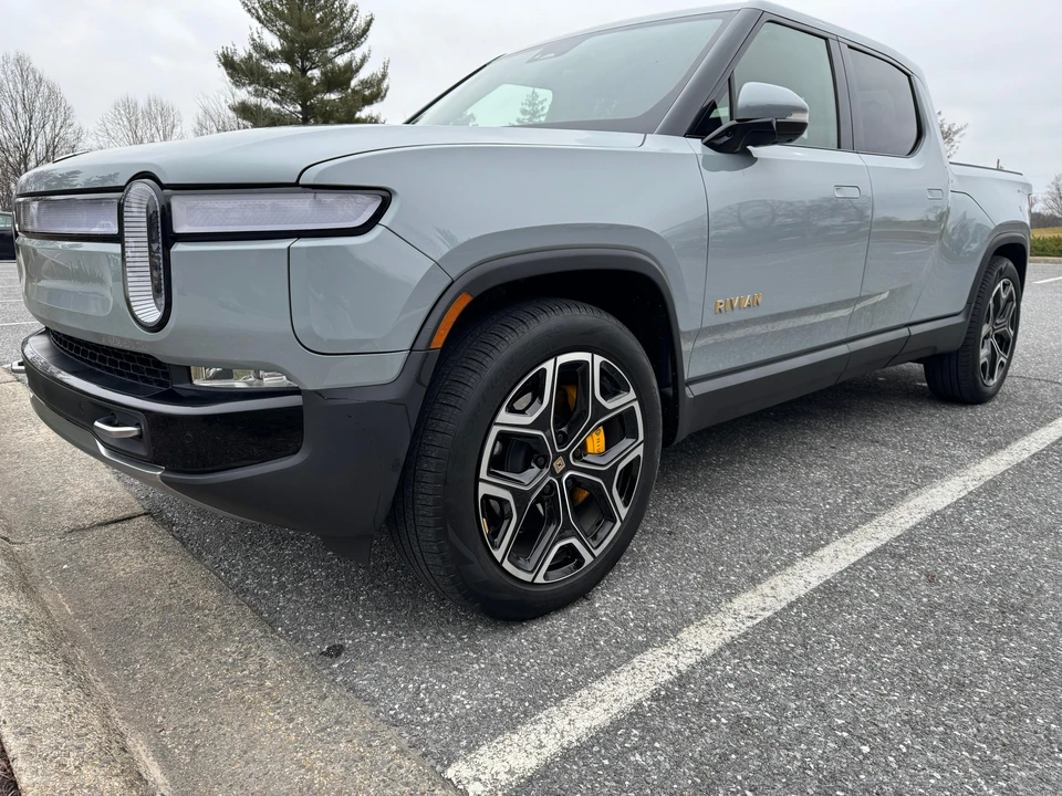 2023 Rivian R1T - Image 9 of 31