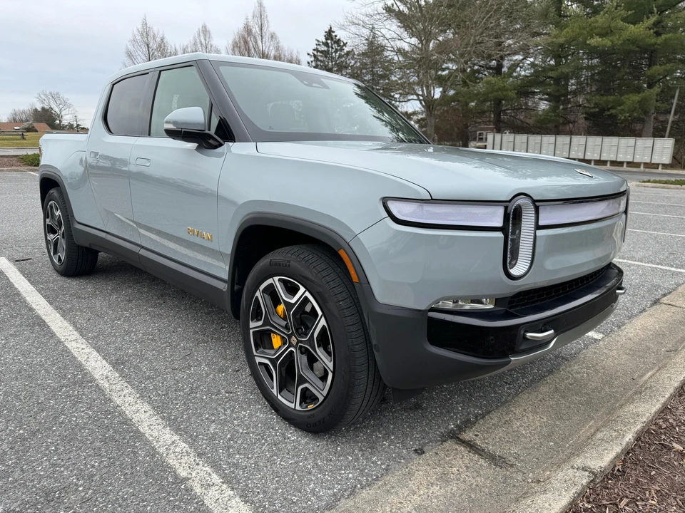 2023 Rivian R1T - Image 28 of 31