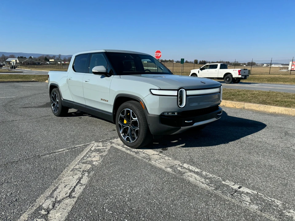 2023 Rivian R1T - Image 30 of 31