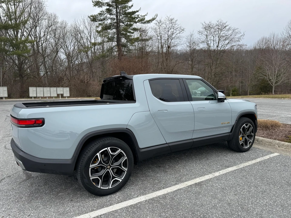 2023 Rivian R1T - Image 24 of 31