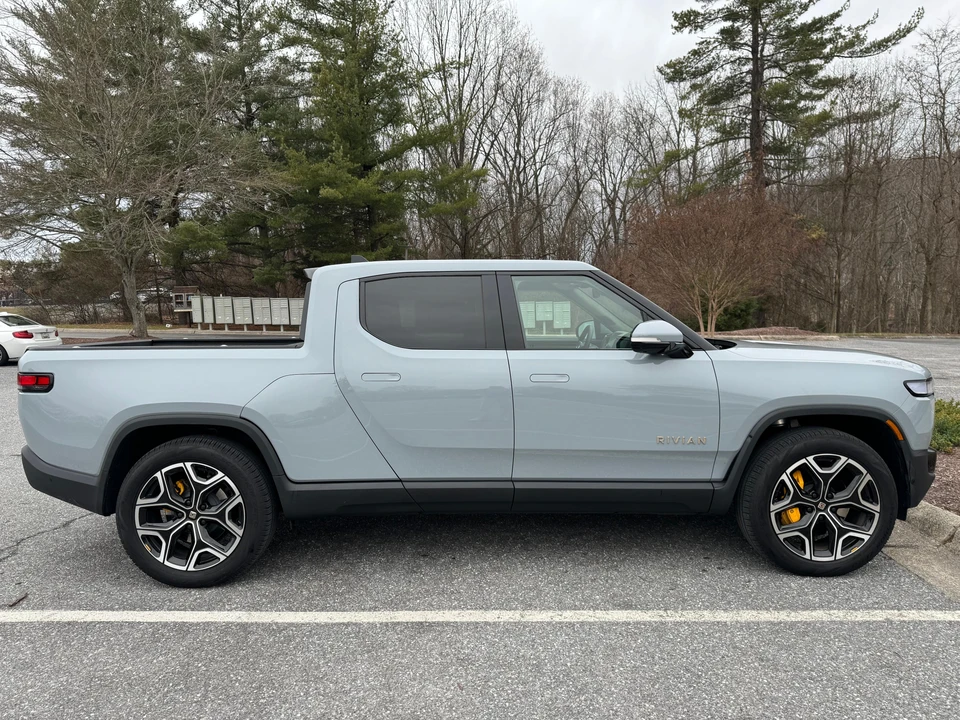 2023 Rivian R1T - Image 26 of 31