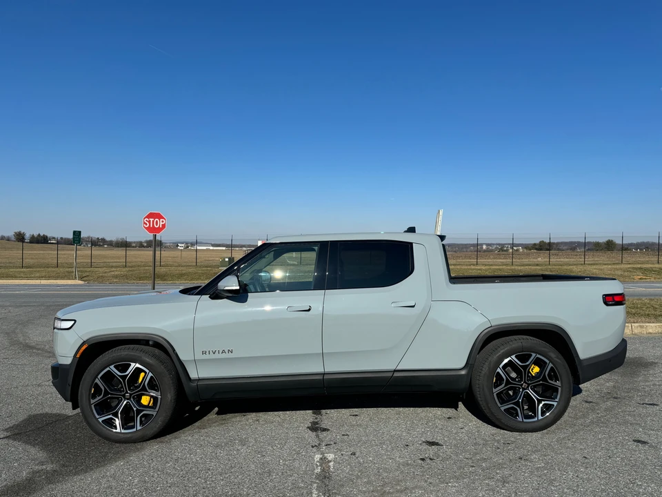 2023 Rivian R1T - Image 13 of 31