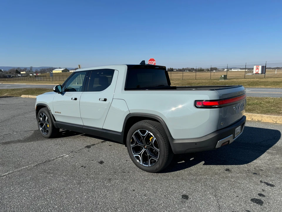 2023 Rivian R1T - Image 16 of 31