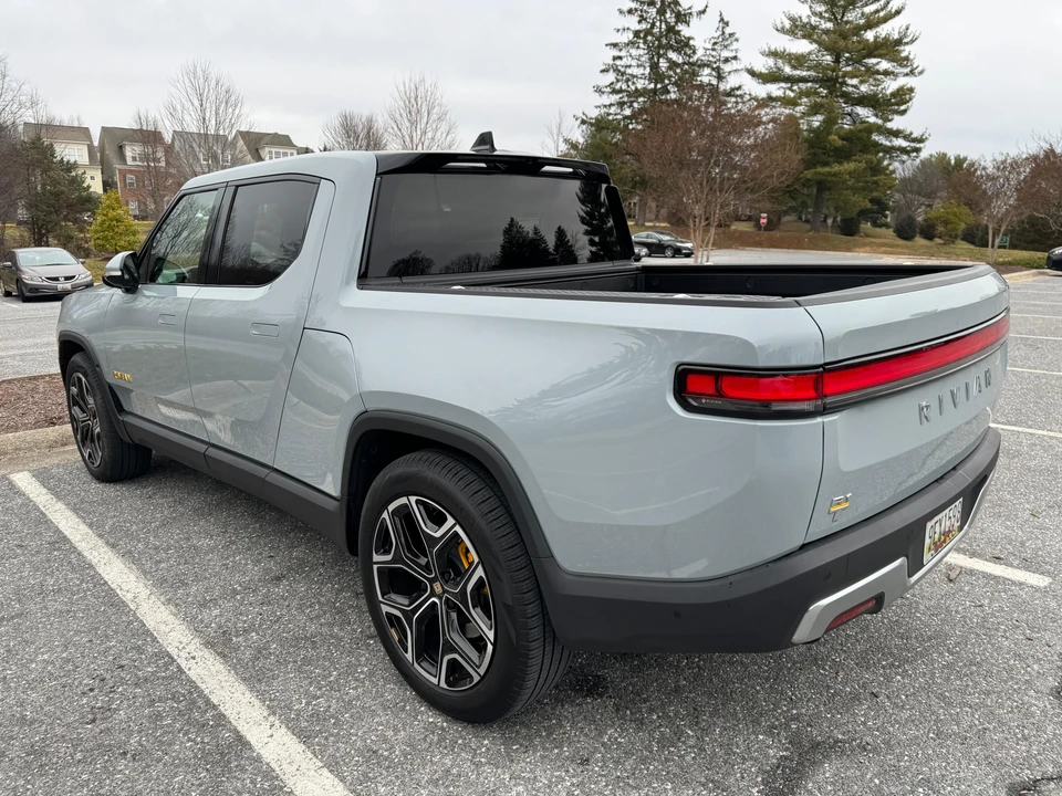 2023 Rivian R1T - Image 18 of 31