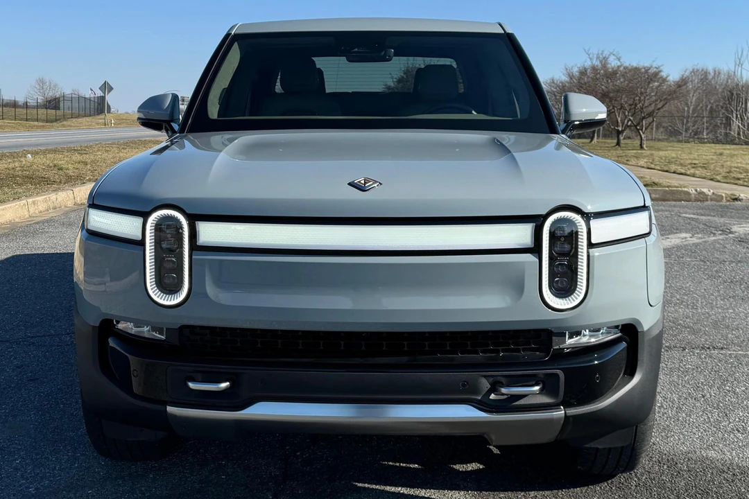 2023 Rivian R1T - Image 2 of 31