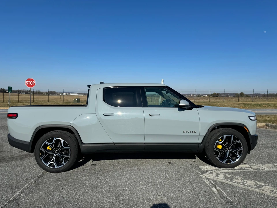 2023 Rivian R1T - Image 25 of 31