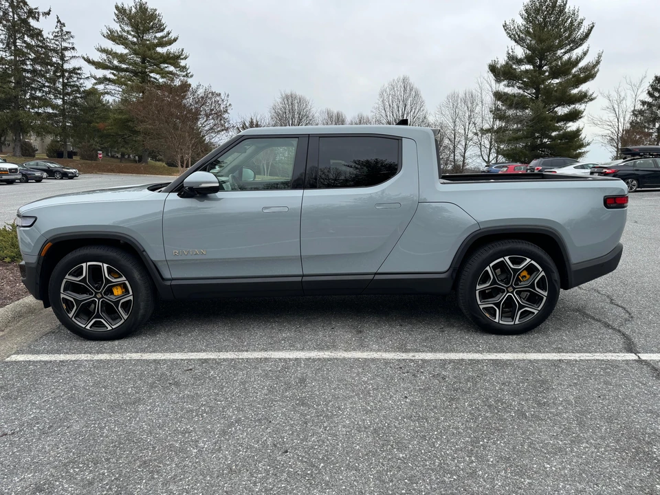 2023 Rivian R1T - Image 14 of 31