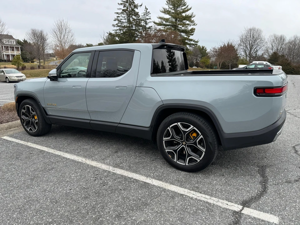 2023 Rivian R1T - Image 15 of 31