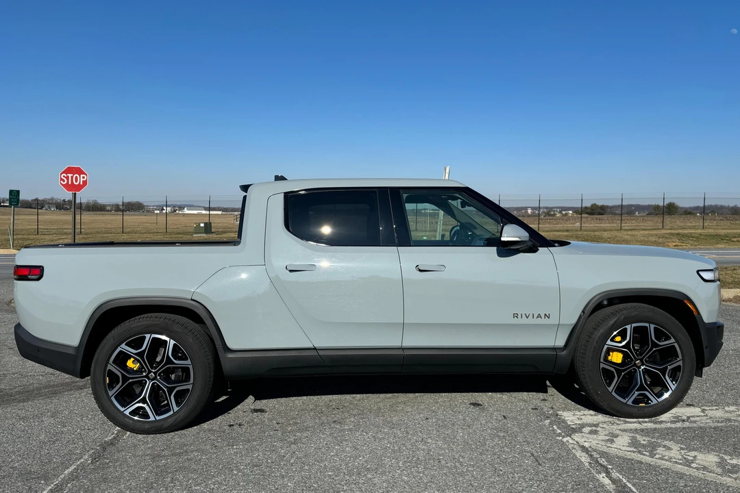 2023 Rivian R1T - Image 3 of 31
