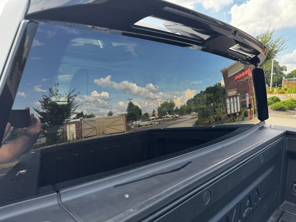 2023 Rivian R1T - Image 28 of 31