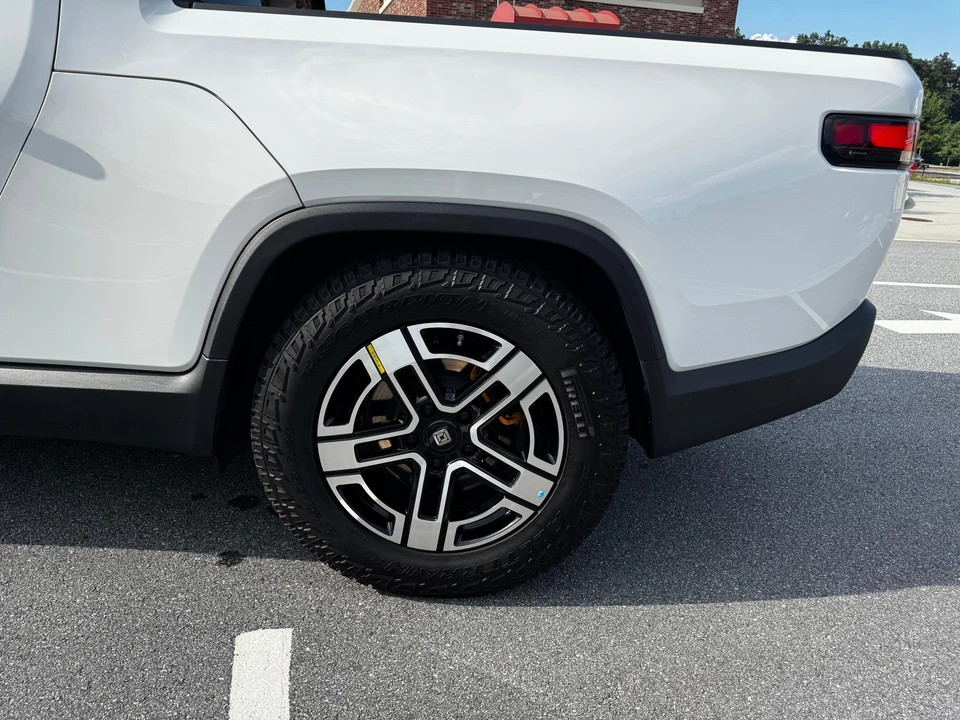 2023 Rivian R1T - Image 24 of 31