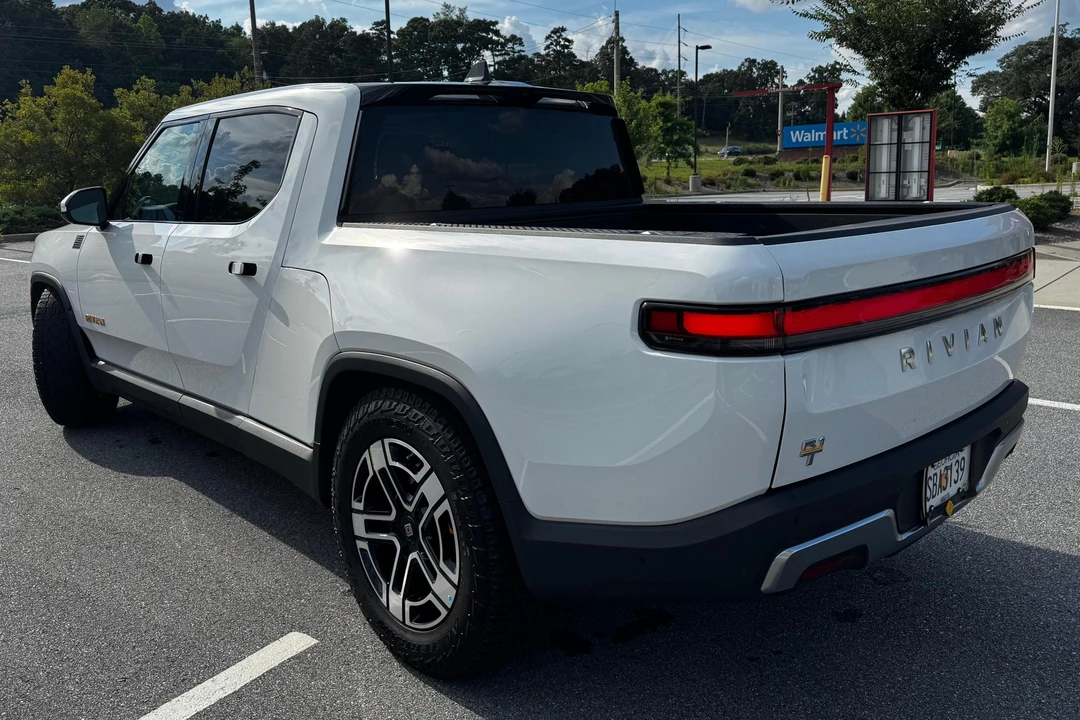 2023 Rivian R1T - Image 4 of 31