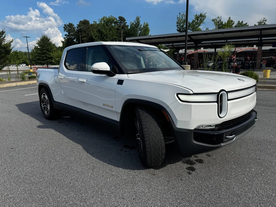 2023 Rivian R1T - Image 10 of 31