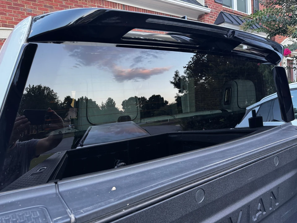2023 Rivian R1T - Image 27 of 31