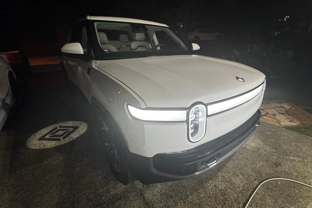 2023 Rivian R1T - Image 12 of 31