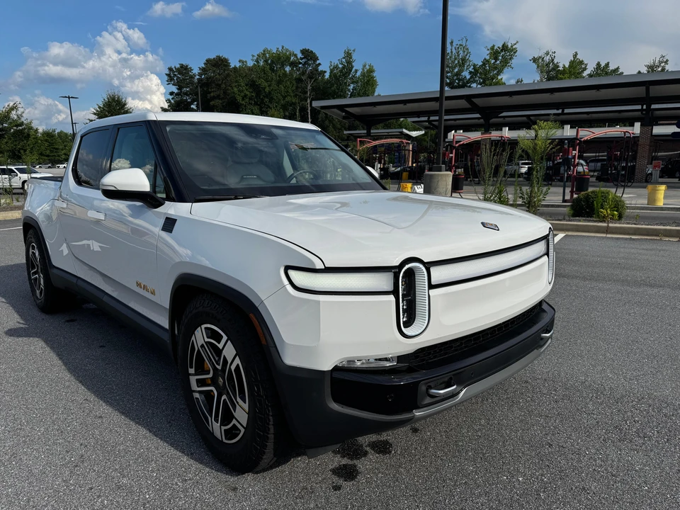 2023 Rivian R1T - Image 11 of 31