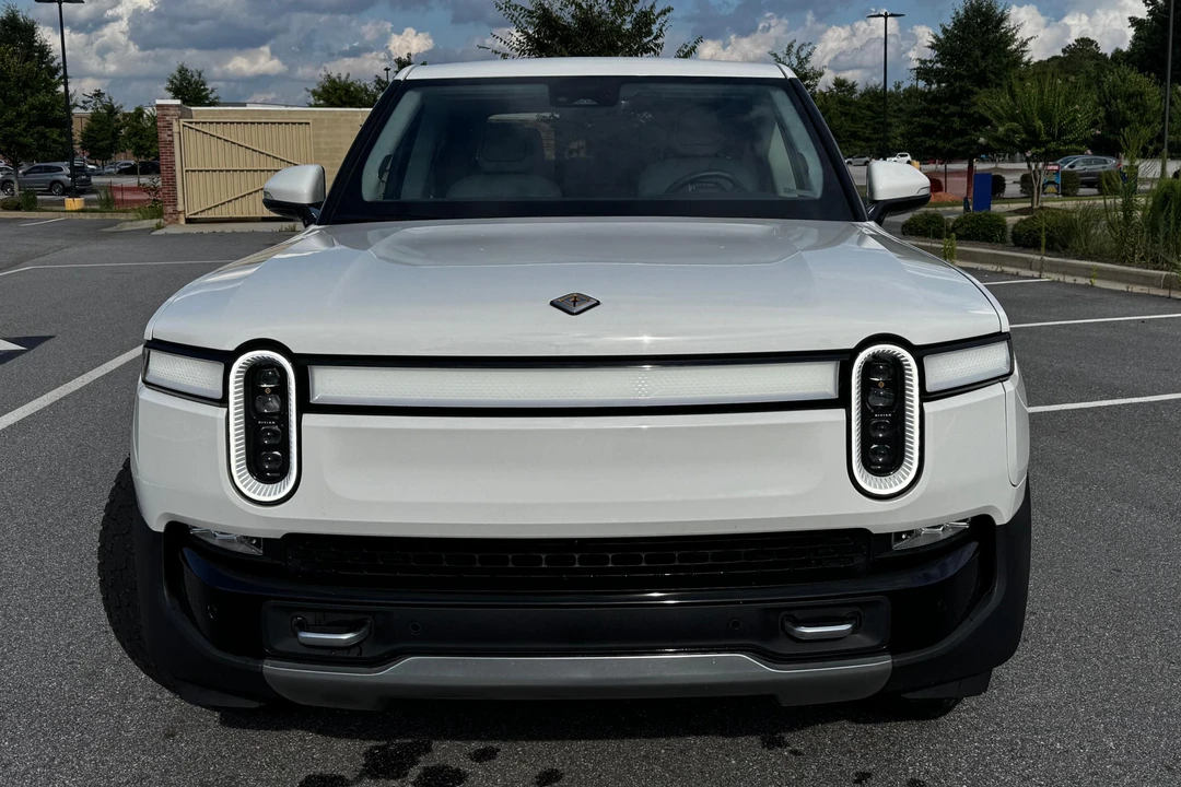 2023 Rivian R1T - Image 2 of 31