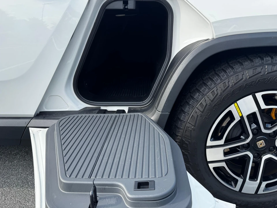 2023 Rivian R1T - Image 22 of 31