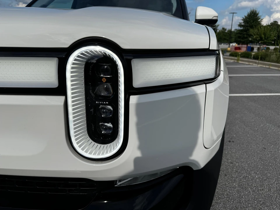 2023 Rivian R1T - Image 15 of 31